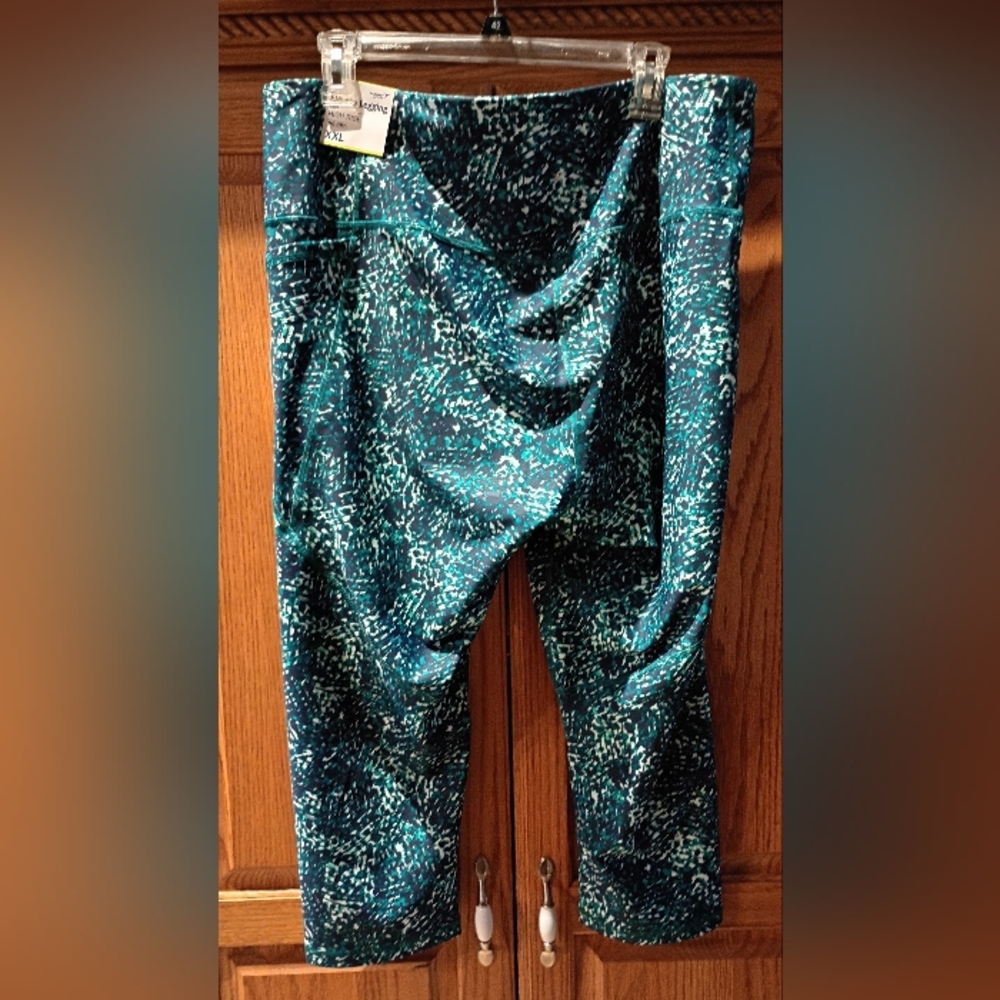 Old Navy Active Elevate Go Dry Crop Leggings - Picture 4 of 5